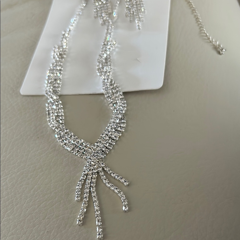 Elegant Silver Rhinestone Necklace